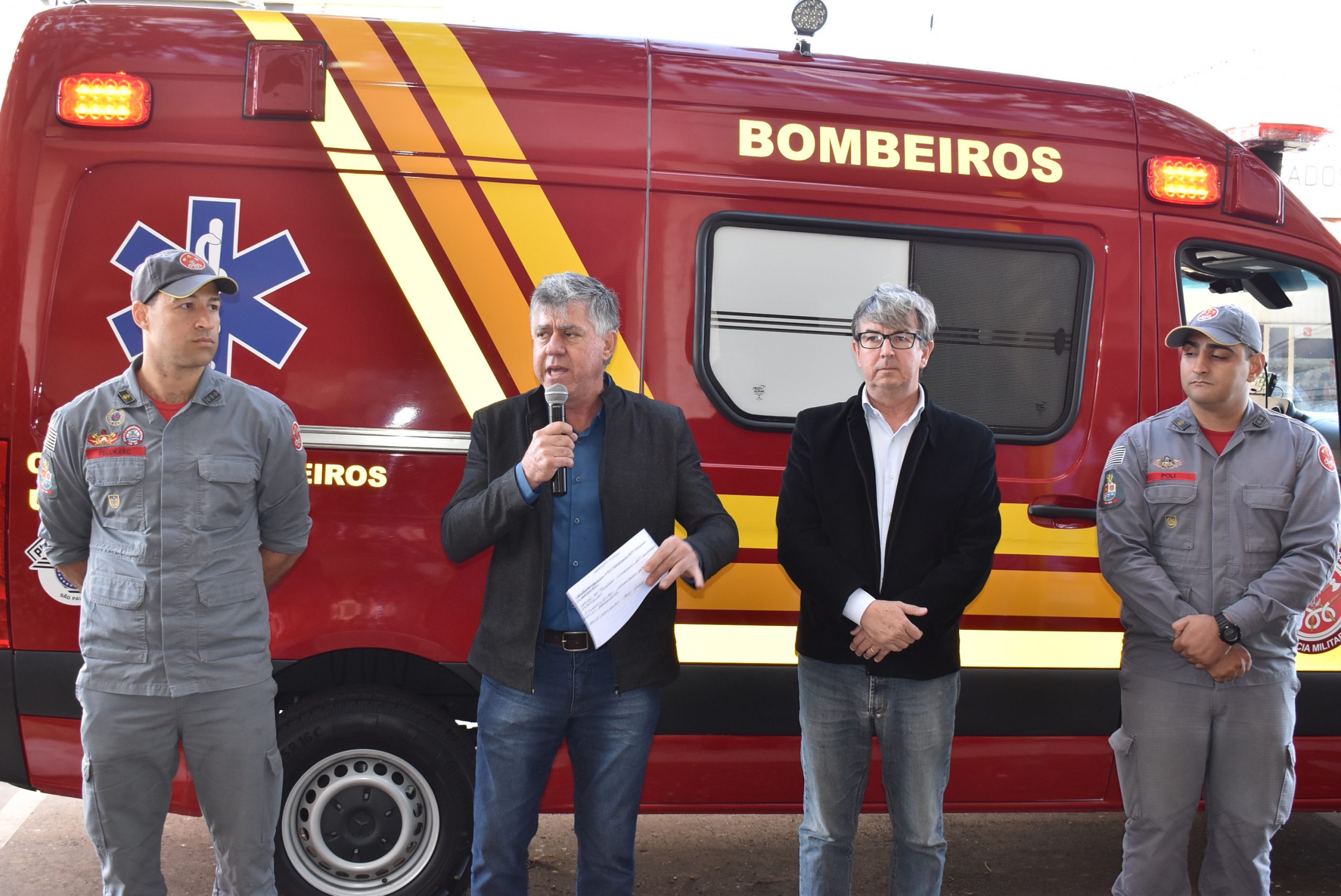 Pelotão do Corpo de Bombeiros de Adamantina recebe unidade de resgate