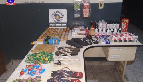 Com mais de 120 itens furtados de mercearia, dupla é flagrada pela Polícia Militar