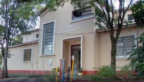 Provável intoxicação alimentar leva 40 alunos da Escola Getúlio Vargas à Santa Casa