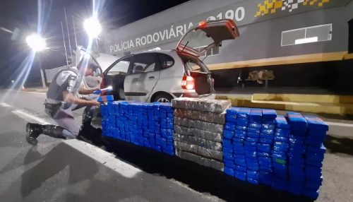 Casal transporta mais de 300kg de maconha em carro e acaba preso durante abordagem policial na SP-425