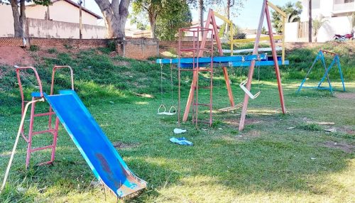 Em estado precário de manutenção, pelo menos cinco parquinhos infantis do município precisam de reforma