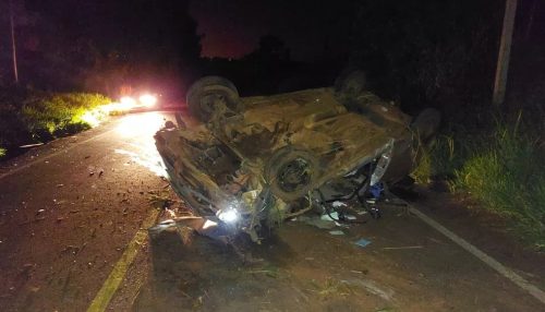 Três pessoas ficam feridas em capotamento na vicinal entre Tupã e Bastos