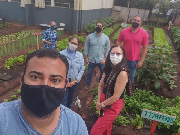 Agronomia e ProExt da UniFAI realizam primeira colheita após revitalização de Horta