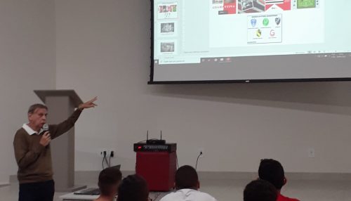 Alunos da EMEF Navarro de Andrade participam de palestra sobre o aniversário de Adamantina