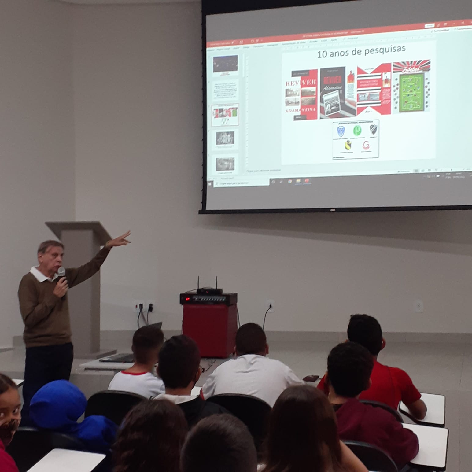 Alunos da EMEF Navarro de Andrade participam de palestra sobre o aniversário de Adamantina