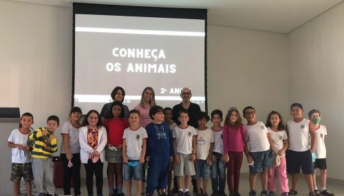 Alunos do 2º ano da EMEF Navarro de Andrade vivenciam “mundo dos youtubers” em atividade realizada em sala de aula