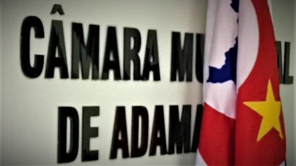 Projeto de lei que afeta professores volta nesta segunda (6) ao plenário da Câmara, para votação