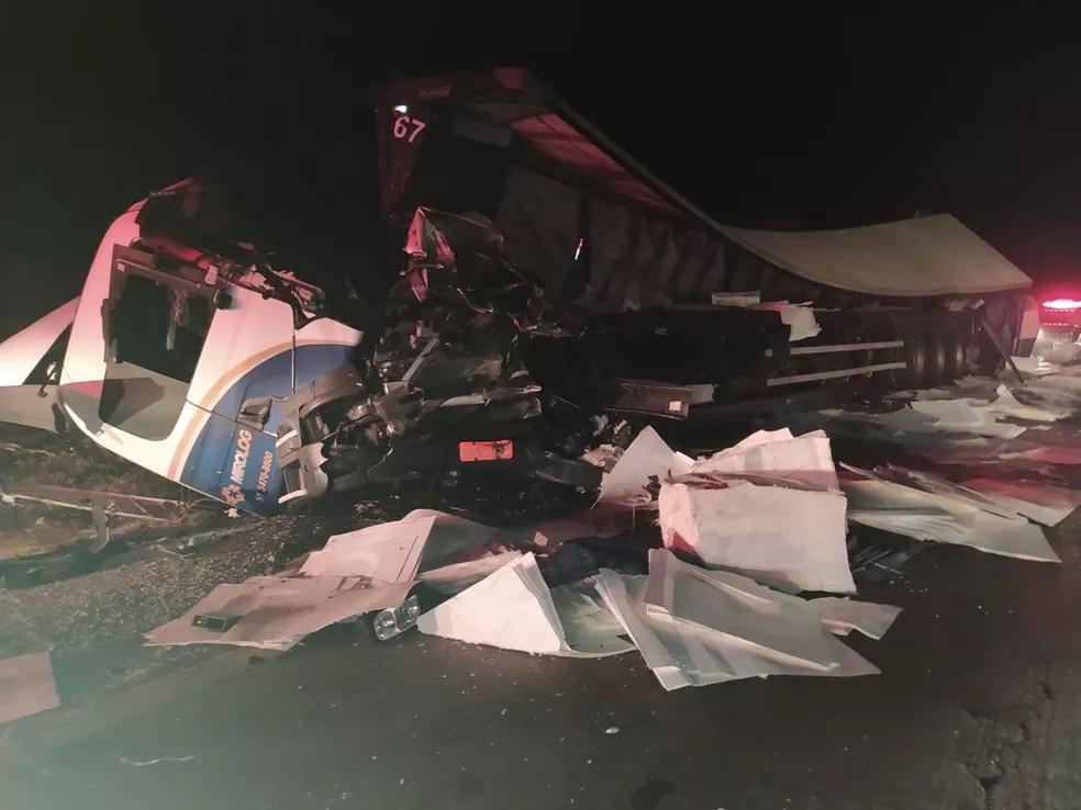 Colisão de caminhões mata uma pessoa na Rodovia da Integração, em Dracena