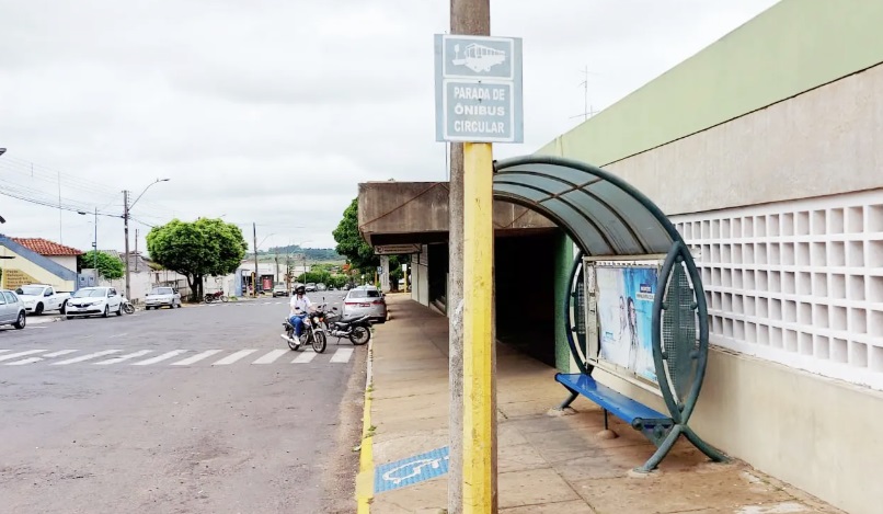 Vereadores pedem instalação de pontos de ônibus em bairros da cidade
