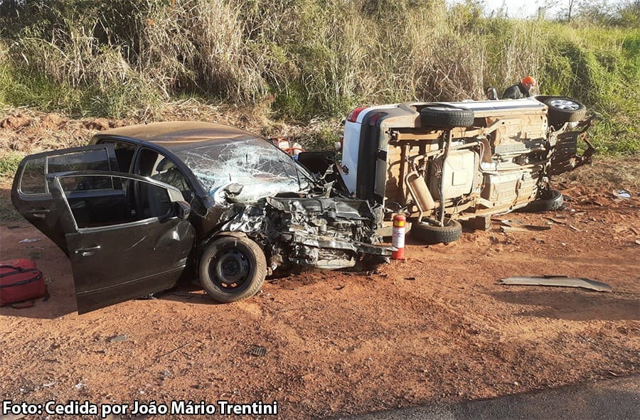Uma pessoa morre e 5 ficam gravemente feridas em acidente em rodovia de Bastos