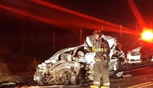 Mulher morre, e 5 pessoas ficam feridas em batida entre carro e ônibus