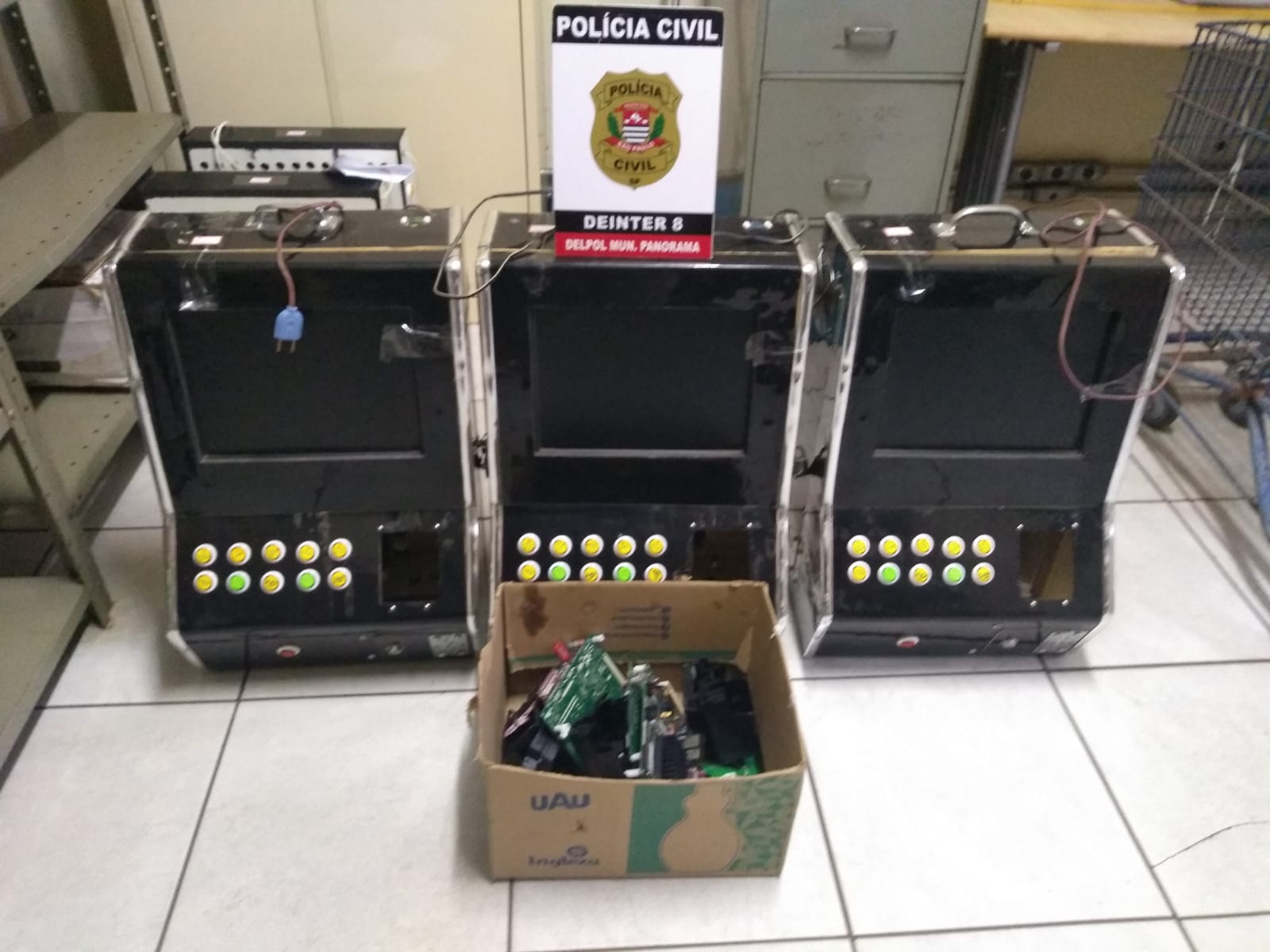 Polícia Civil apreende 03 maquinas caça-níquéis em Panorama