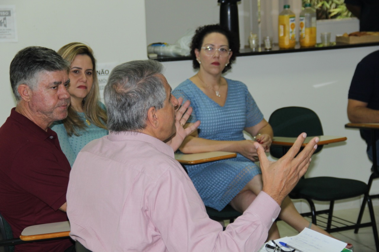 Em conversa com jornalistas, Deputado Reinaldo Alguz e Tania Fruchi destacam projetos para as regiões de Adamantina e Lucélia