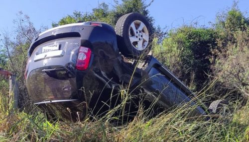 Veículo capotou na Vicinal Tupã Bastos na tarde desta terça-feira - Tupãense Notícias