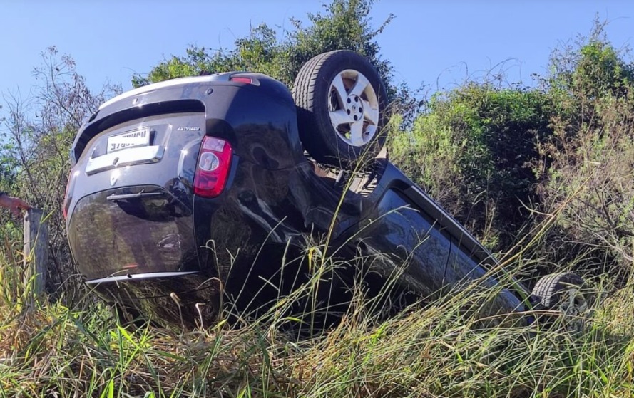 Veículo capotou na Vicinal Tupã Bastos na tarde desta terça-feira - Tupãense Notícias