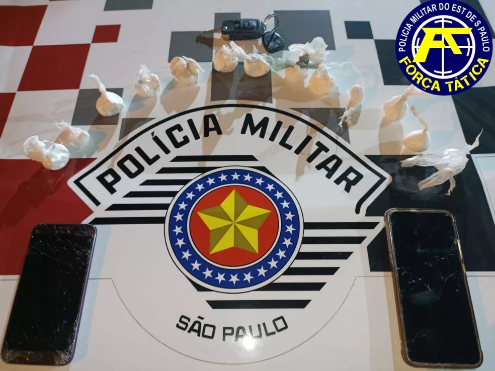 Rapaz tenta escapar de abordagem policial, mas acaba preso em flagrante por tráfico de droga, em Osvaldo Cruz