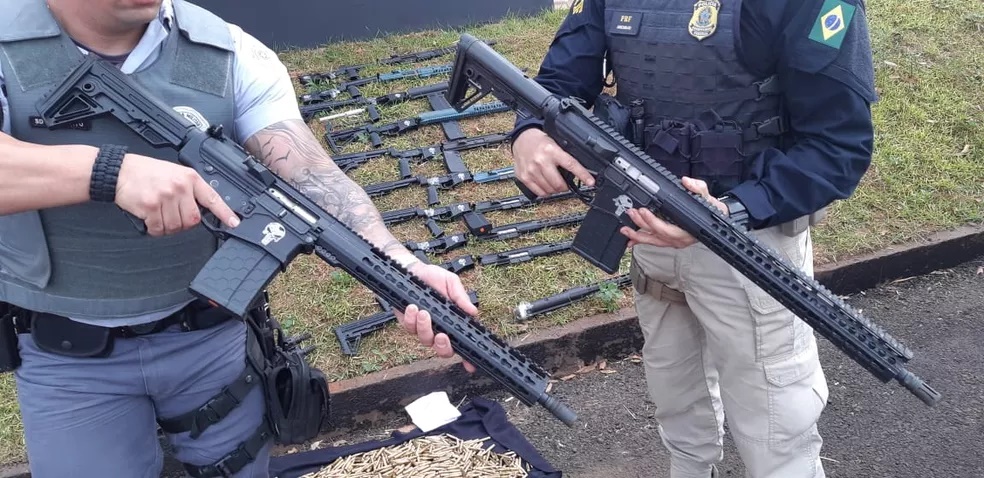 Polícia Rodoviária apreende 20 fuzis e 1,2 mil munições em Ourinhos