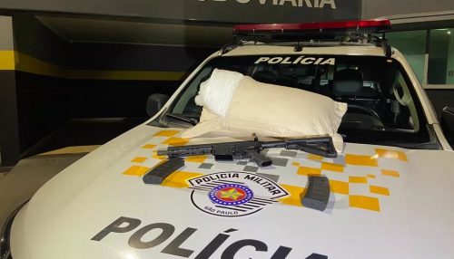 Mulher é presa com fuzil e carregadores no travesseiro em ônibus na Rodovia Raposo Tavares, em Presidente Venceslau