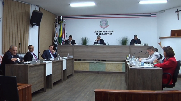 Câmara aprova em primeira discussão projeto que cria bolsa municipal voltada ao curso de medicina