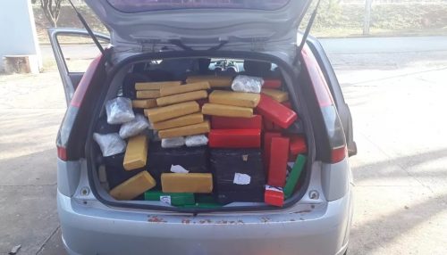 Maconha e skank são apreendidos durante fiscalização policial no Centro, em Teodoro Sampaio