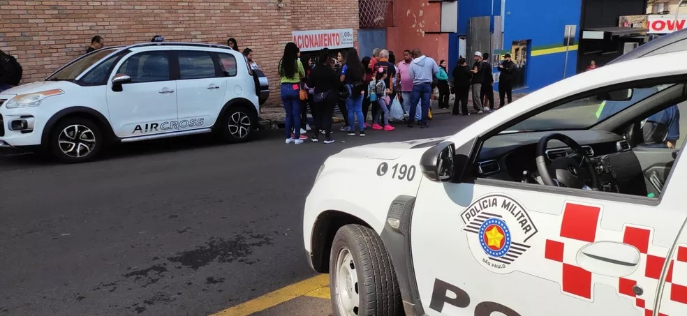 Bandidos invadem e furtam lojas de shopping center em Presidente Prudente