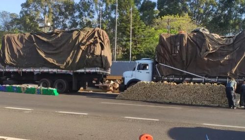 Fiscalização apreende 2 toneladas de drogas em meio a carga de sucata.