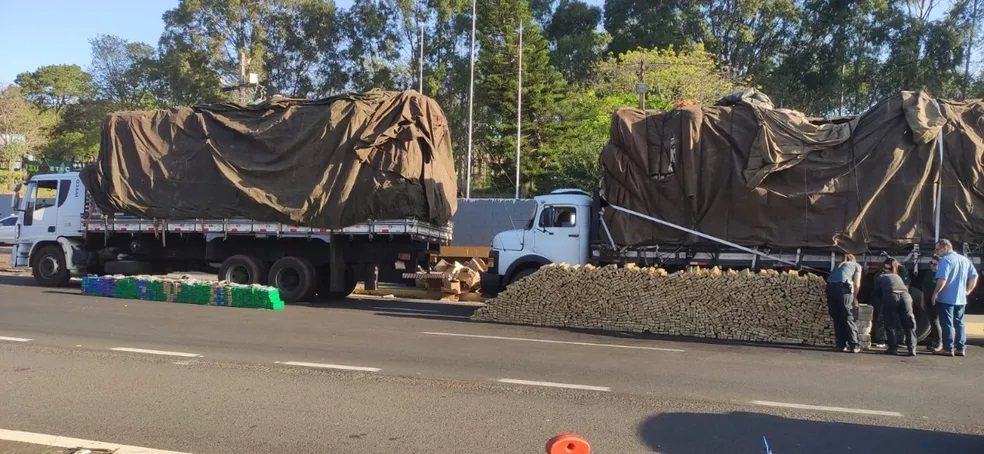 Fiscalização apreende 2 toneladas de drogas em meio a carga de sucata.