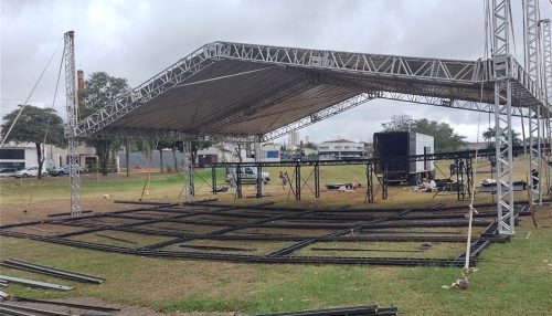 Montagem das estruturas para a Virada SP em Adamantina estão a todo vapor