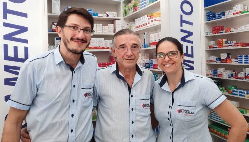 Em homenagem de Dia dos Pais, Life FM evidencia o popular 'Laercio da Farmácia' no quadro 'Tal pai, tal filho'