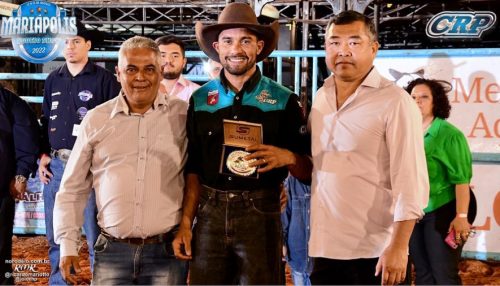 Pompeense Diego Sandre é campeão no rodeio em touros em Mariápolis (SP)