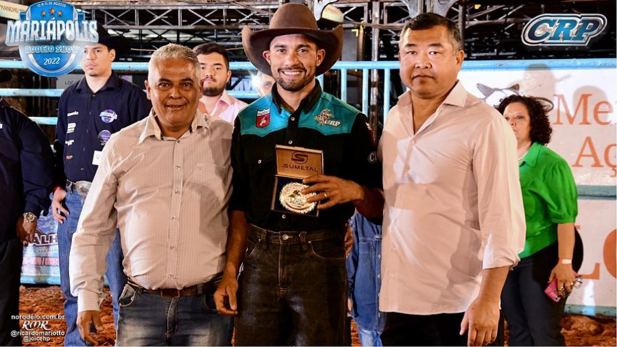 Pompeense Diego Sandre é campeão no rodeio em touros em Mariápolis (SP)