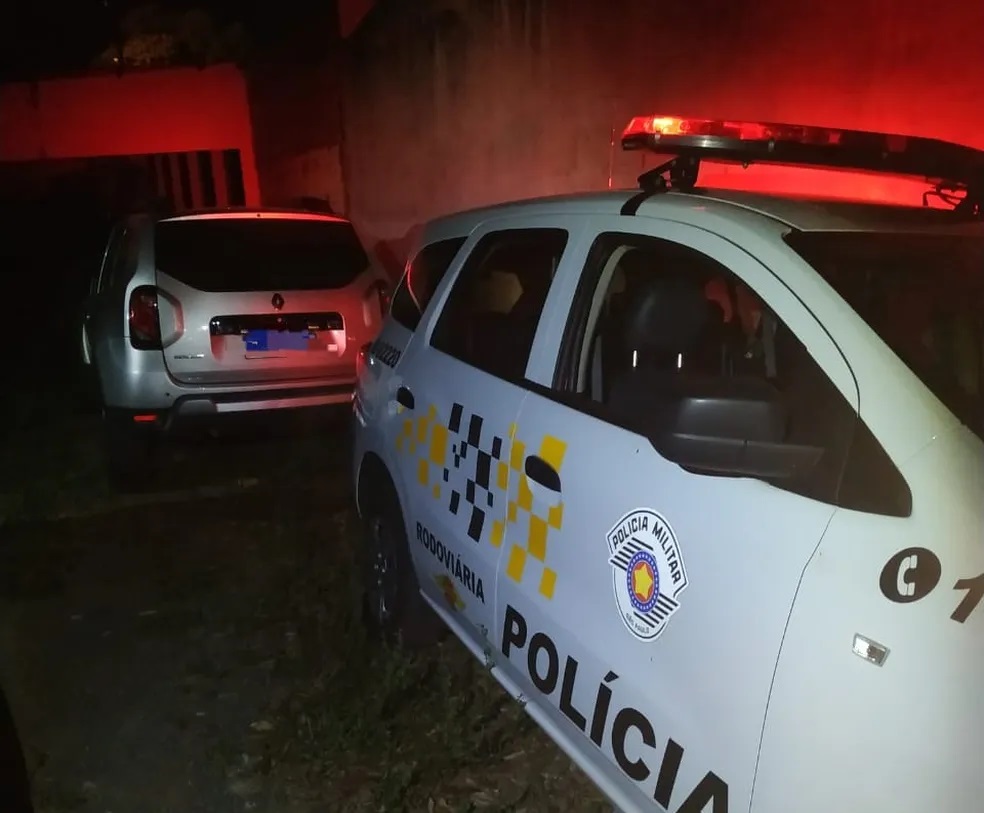 Carro subtraído no Rio de Janeiro é localizado em abordagem policial e homem acaba preso por receptação