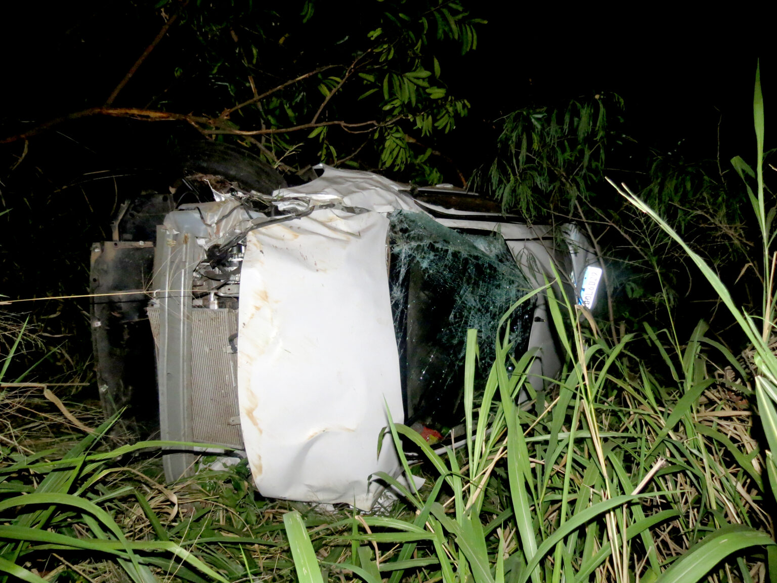 Capotamento deixa morador de Salmourão ferido no bairro Guarani