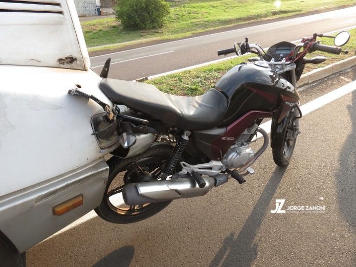 Acidente entre caminhão e moto deixa motociclista ferido na SP-294 em Dracena