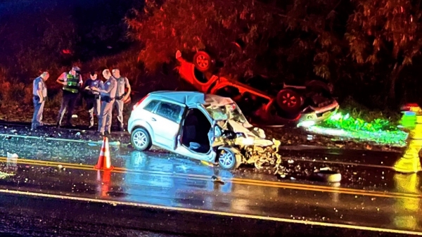 Acidente envolve dois veículos na SP-294, em Adamantina; três são socorridos