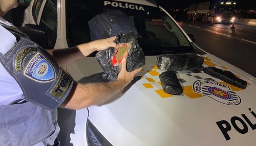 Tabletes de maconha são encontrados em mochila e homem é preso em Presidente Venceslau