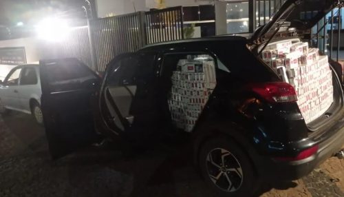 Polícia Militar apreende carro lotado de cigarros contrabandeados do Paraguai, em Tupi Paulista