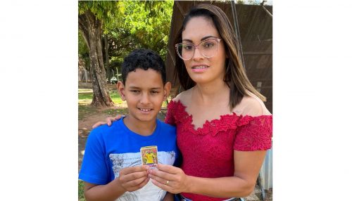 Colecionador de figurinhas da copa do Mundo 2022 quer vender a figurinha Gold do Neymar