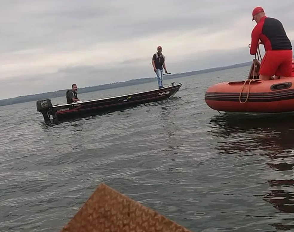 Homem sai para pescar com amigo e desaparece no Rio Paranapanema, em Teodoro Sampaio