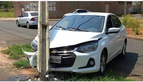 Idoso tem mal súbito e atinge poste na Av. Frederico Buque Fritz em Tupã