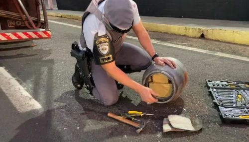Polícia Rodoviária encontra botijão recheado com cocaína e prende caminhoneiro na SP-270