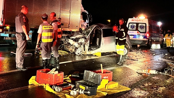 Mulher não resiste e morre após acidente na SP-294; dois seguem hospitalizados