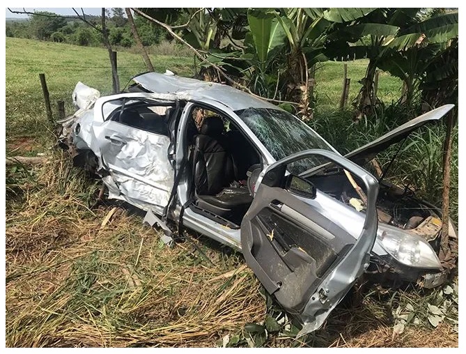 Quatro pessoas ficam feridas em acidente na SP-294 em Adamantina