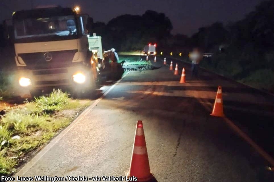 Caminhoneiro de Bastos sofre ferimentos em acidente na Vicinal que liga Bastos a SP-425