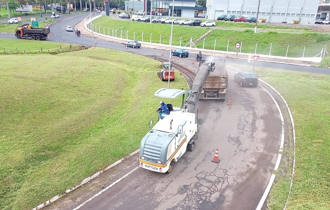 Trevo de Adamantina passa por obras de recuperação de pavimento e acesso pela SP-294 é interditado