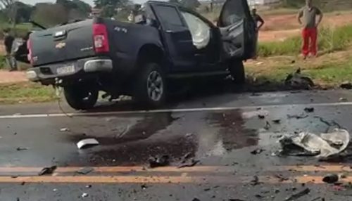 Colisão entre caminhão e caminhonete é registrada na Rodovia Comandante João Ribeiro de Barros, em Parapuã