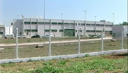 Detentas votam em seção eleitoral especial instalada na Penitenciária Feminina de Tupi Paulista neste domingo