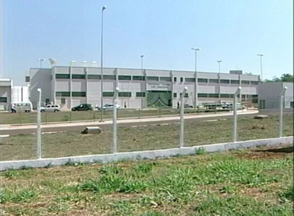 Detentas votam em seção eleitoral especial instalada na Penitenciária Feminina de Tupi Paulista neste domingo