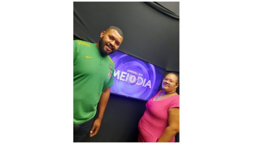 Família e amigos vendem rifa por 2,00 R$ para realização de festa solidária as crianças no final do ano