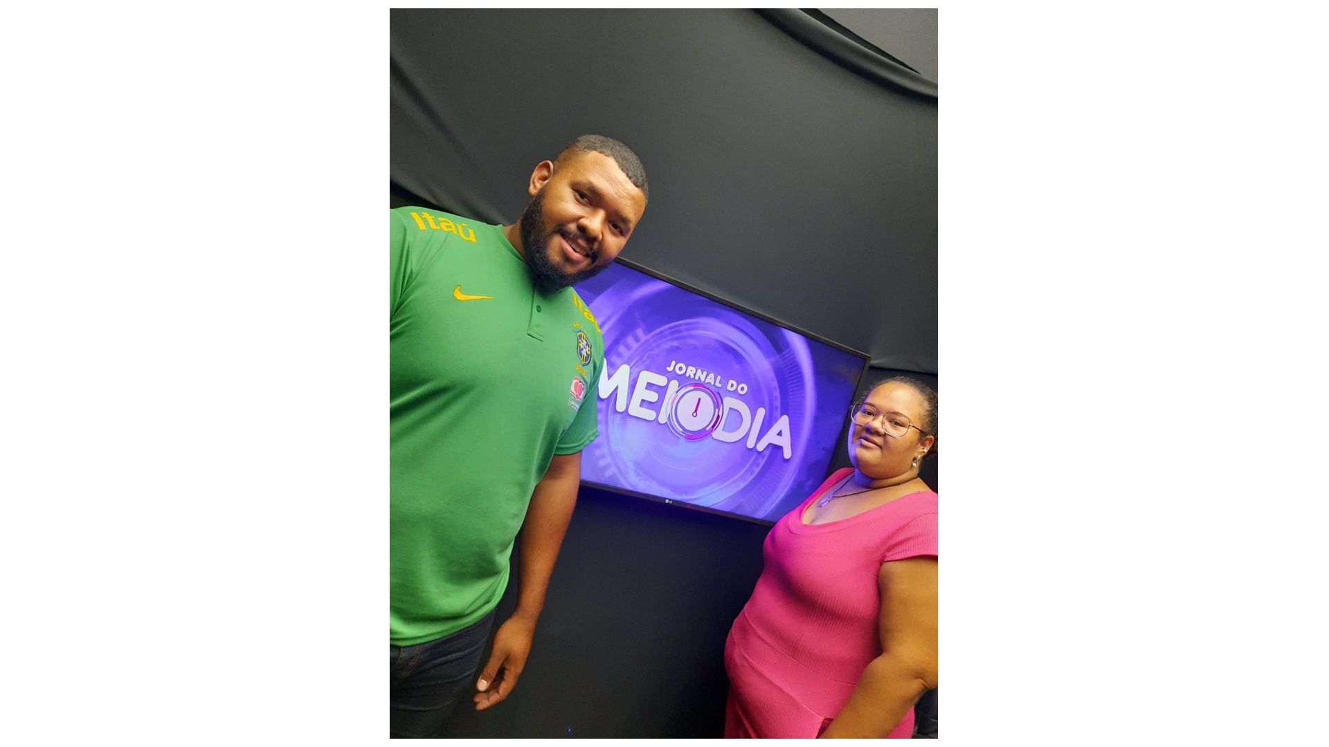 Família e amigos vendem rifa por 2,00 R$ para realização de festa solidária as crianças no final do ano